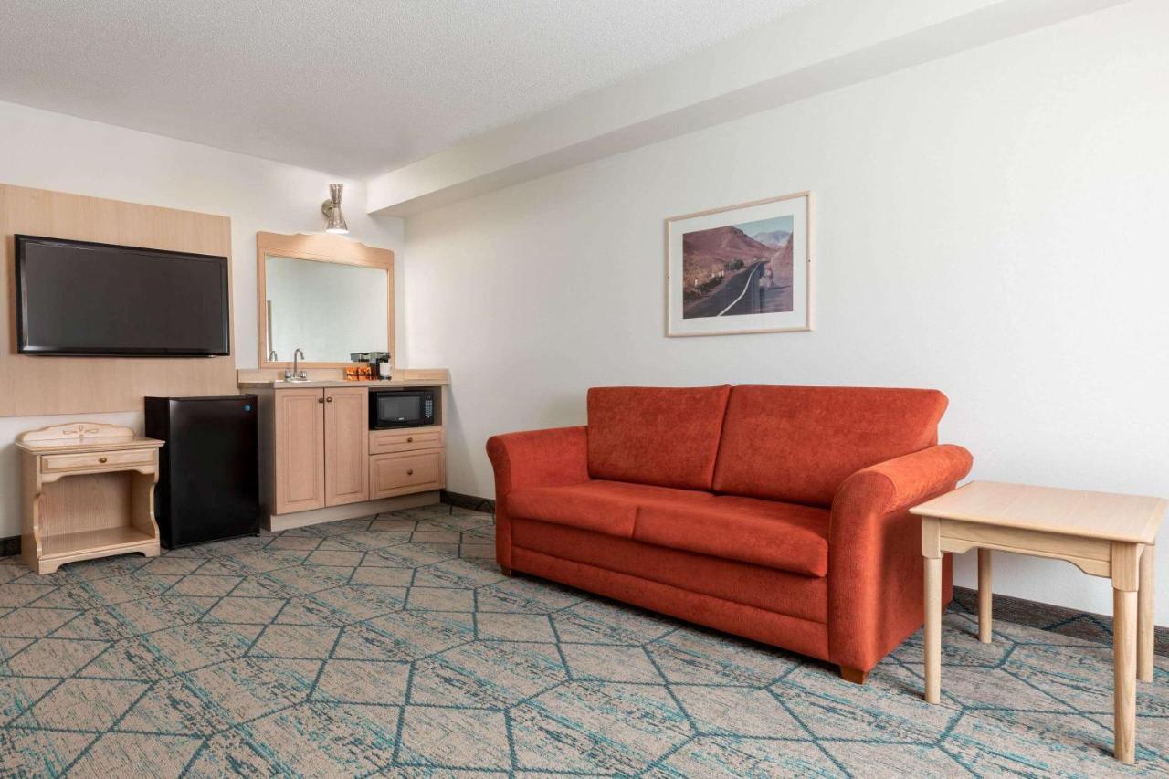 Hotel Ramada By Wyndham Miramichi New Brunswick Extérieur photo