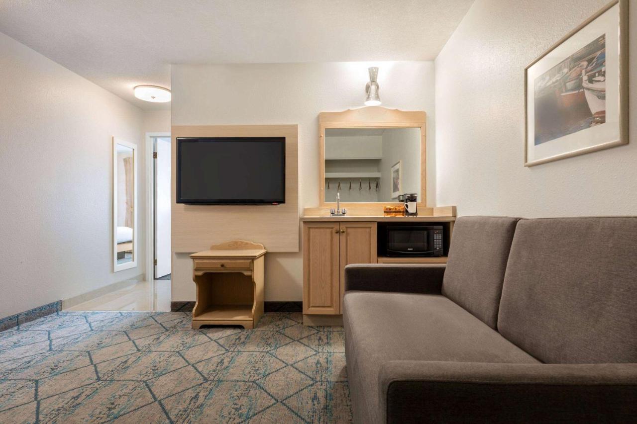 Hotel Ramada By Wyndham Miramichi New Brunswick Extérieur photo